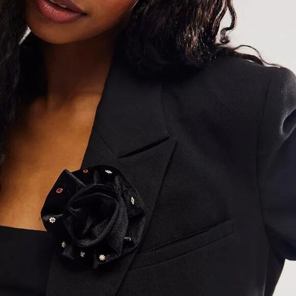 Free People Rosette Stud Pack Velvet Rose Brooch Earrings Set - Picture 6 of 8